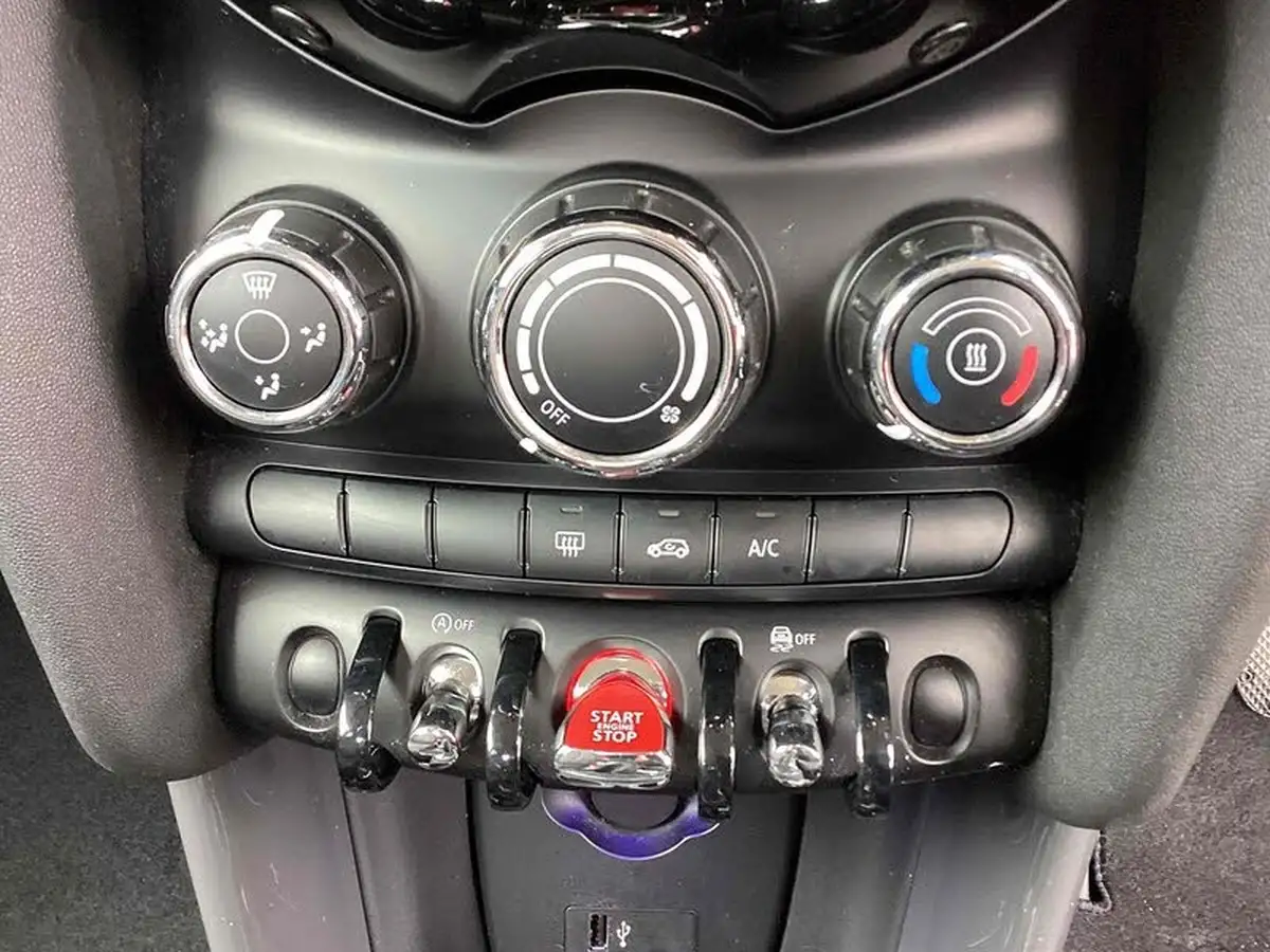 2021-mini-cooper-15-one-classic-series-ii-3d-big-24