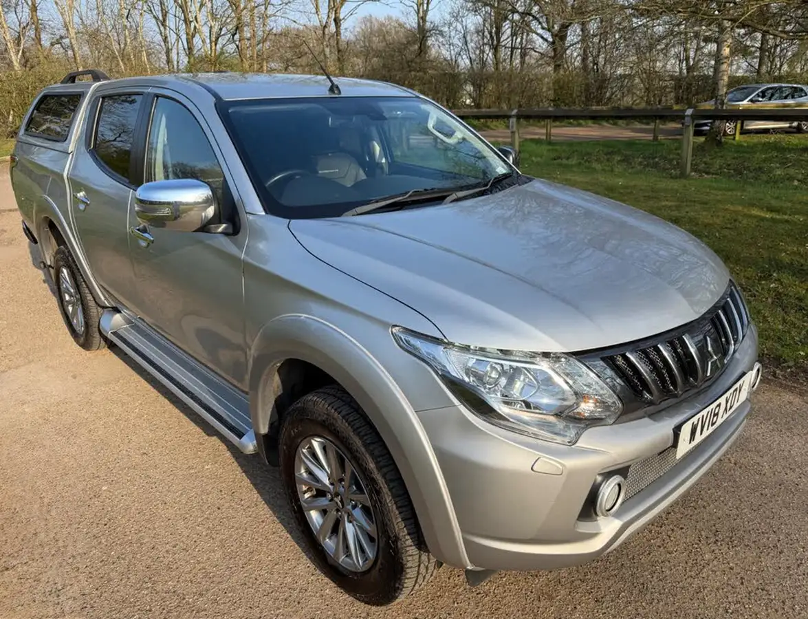 2018-mitsubishi-l200-24di-d-barbarian-sda-auto-big-0
