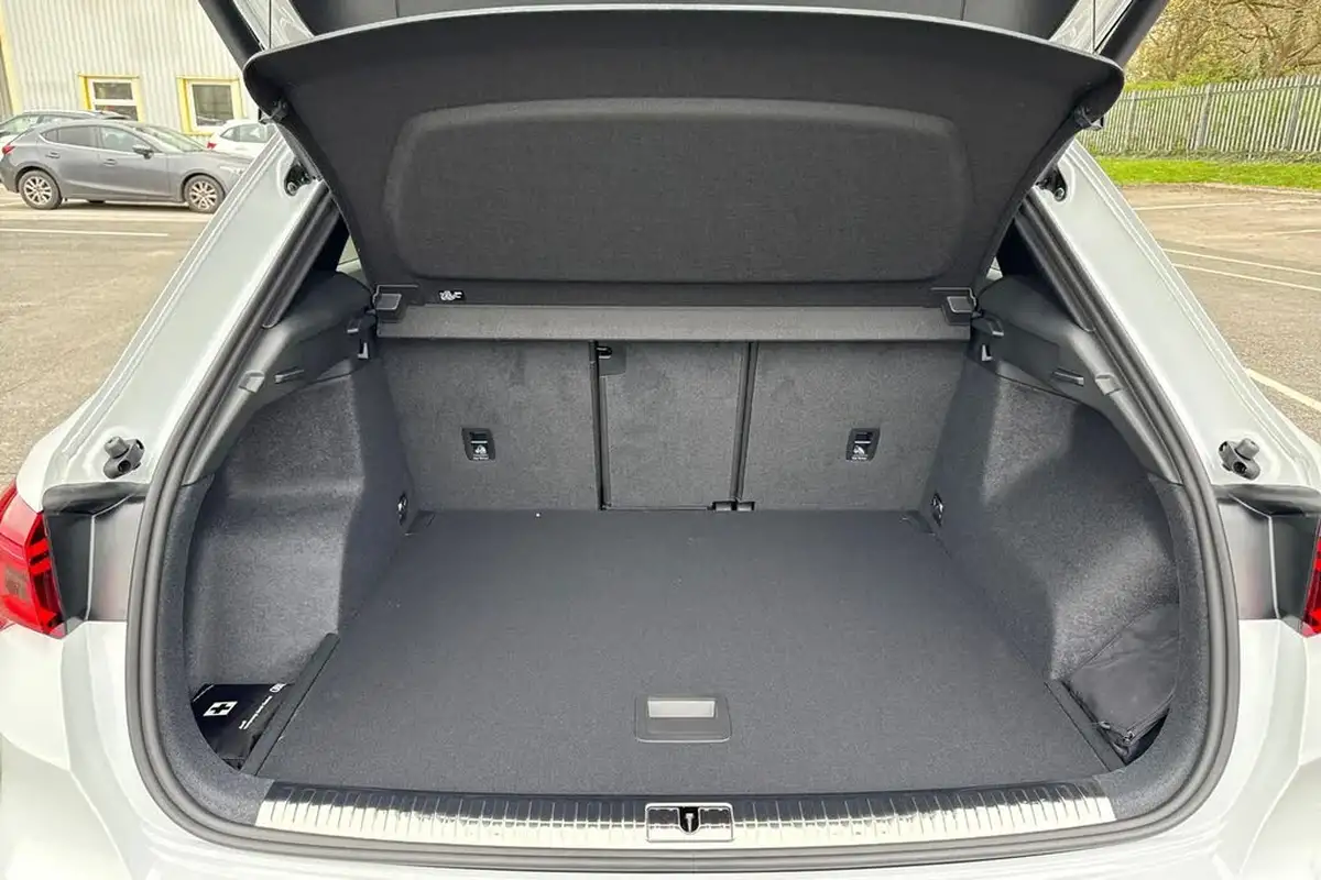 2025-audi-q3-15-35-tfsi-black-edition-station-wagon-s-tronic-big-5