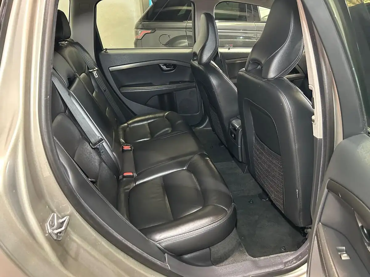 2015-volvo-xc70-24td-d5-se-lux-big-16