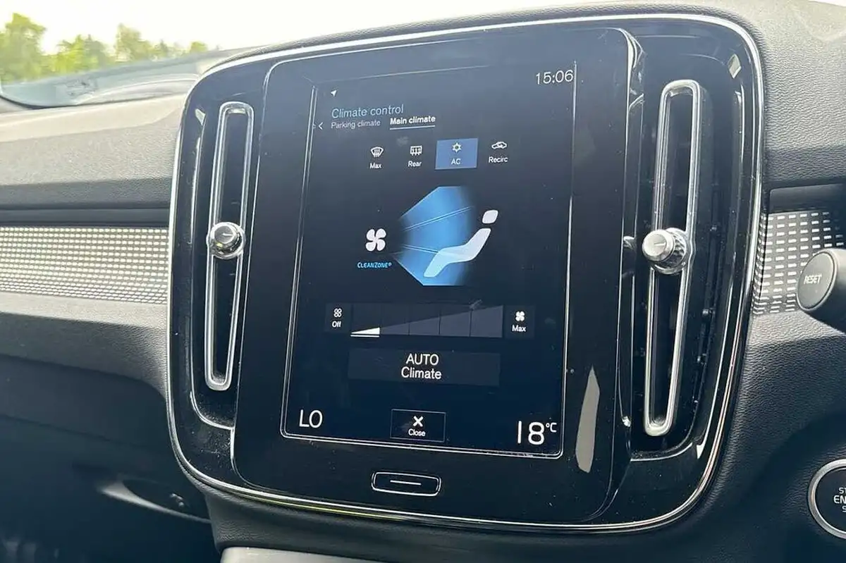 2020-volvo-xc40-20-b4-r-design-awd-big-23