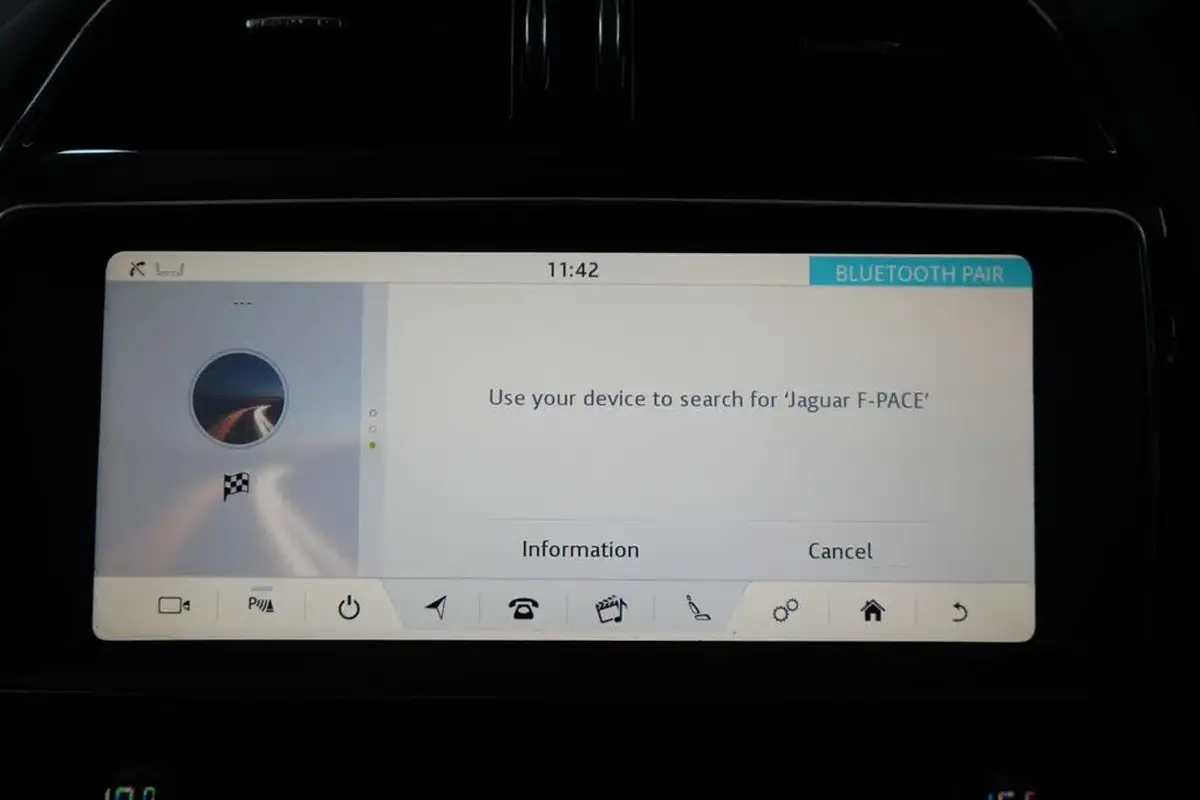 2020-jaguar-f-pace-20i-chequered-flag-big-38