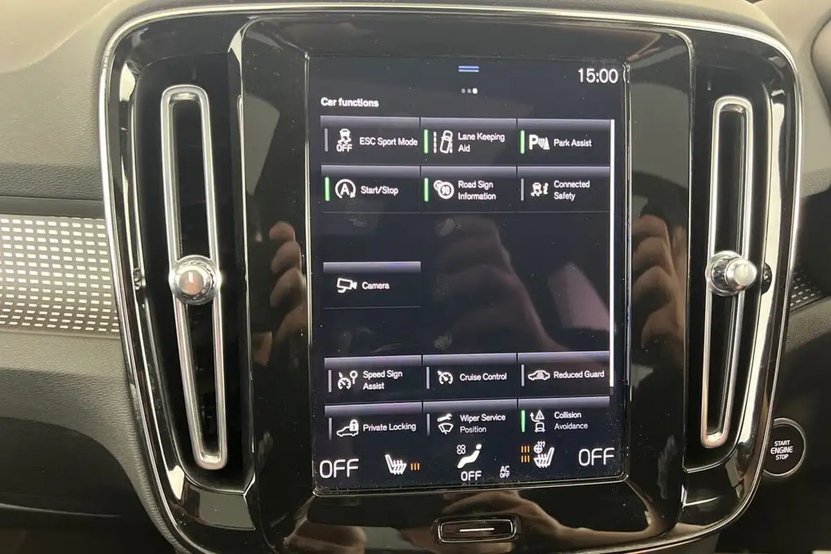 2022-volvo-xc40-15-t3-r-design-auto-big-39