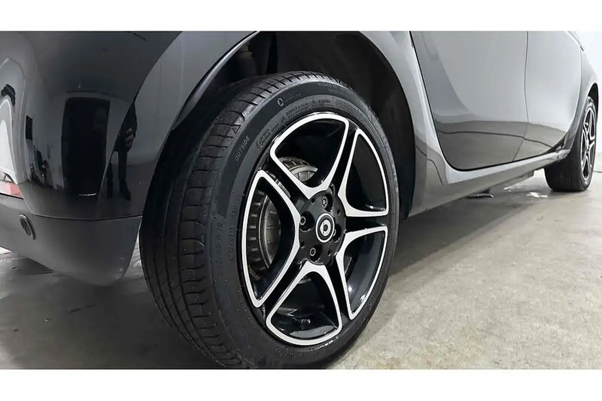 2021-smart-forfour-eq-premium-big-14