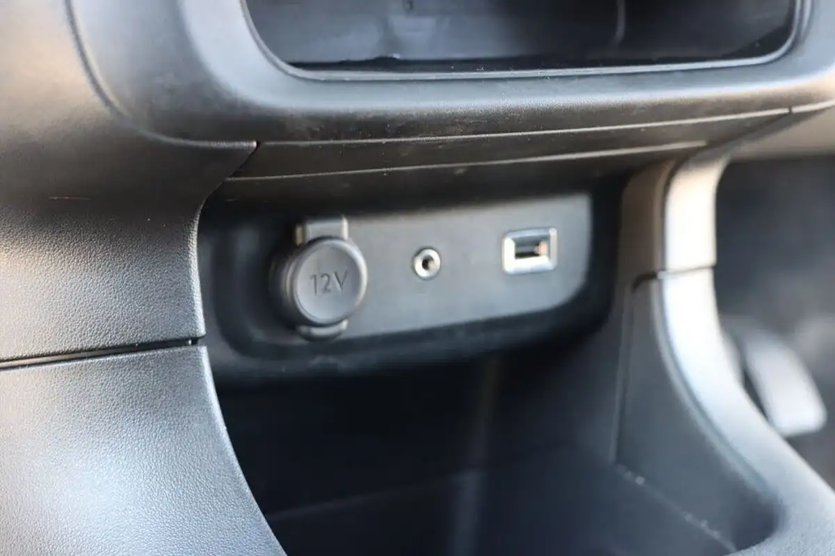 2017-citroen-c3-12-puretech-flair-nav-edition-big-35