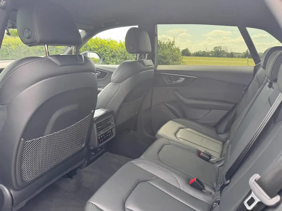 2023-audi-q8-30-55-tfsi-black-edition-big-15