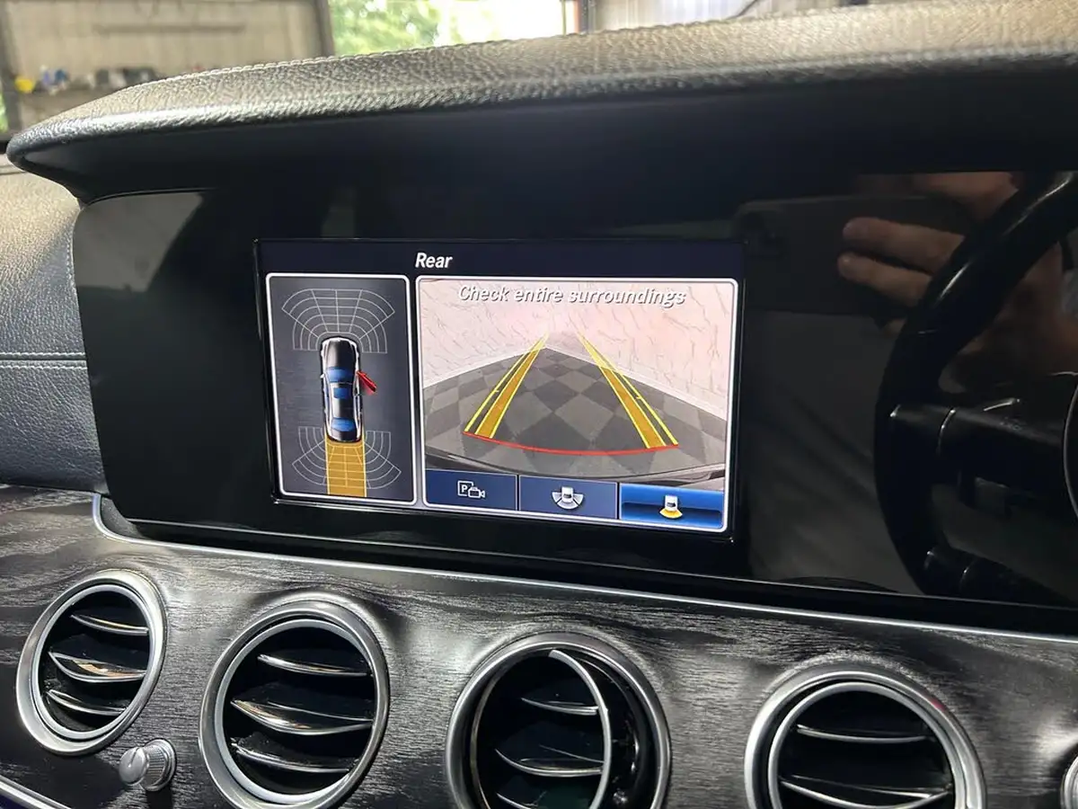 2016-mercedes-benz-e-class-20d-e220d-amg-line-ss-saloon-4d-big-13