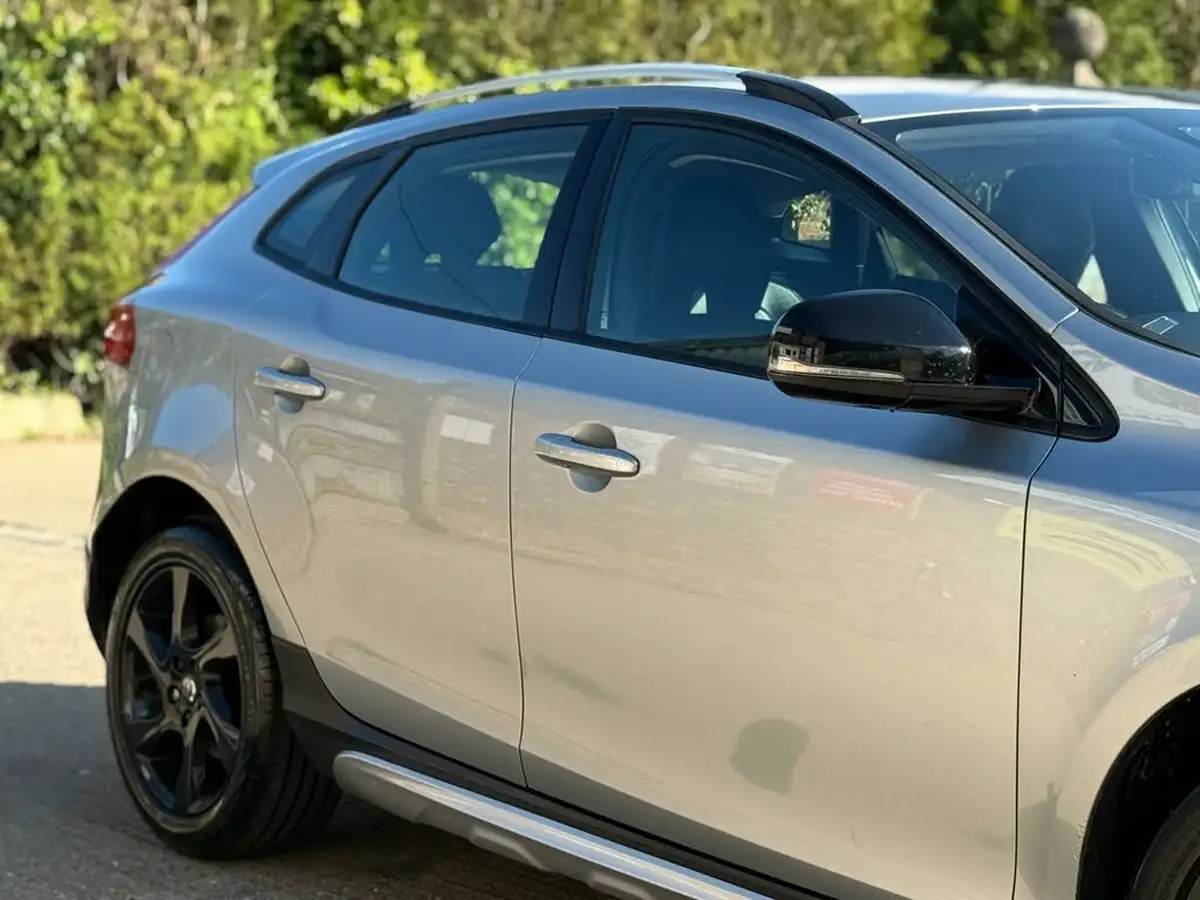 2014-volvo-v40-16td-d2-cross-country-lux-big-19