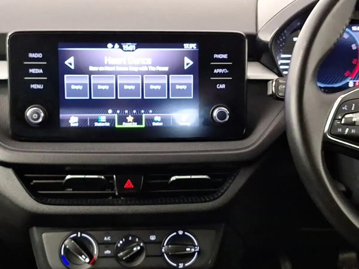 2022-skoda-fabia-10-tsi-colour-edition-109ps-big-9