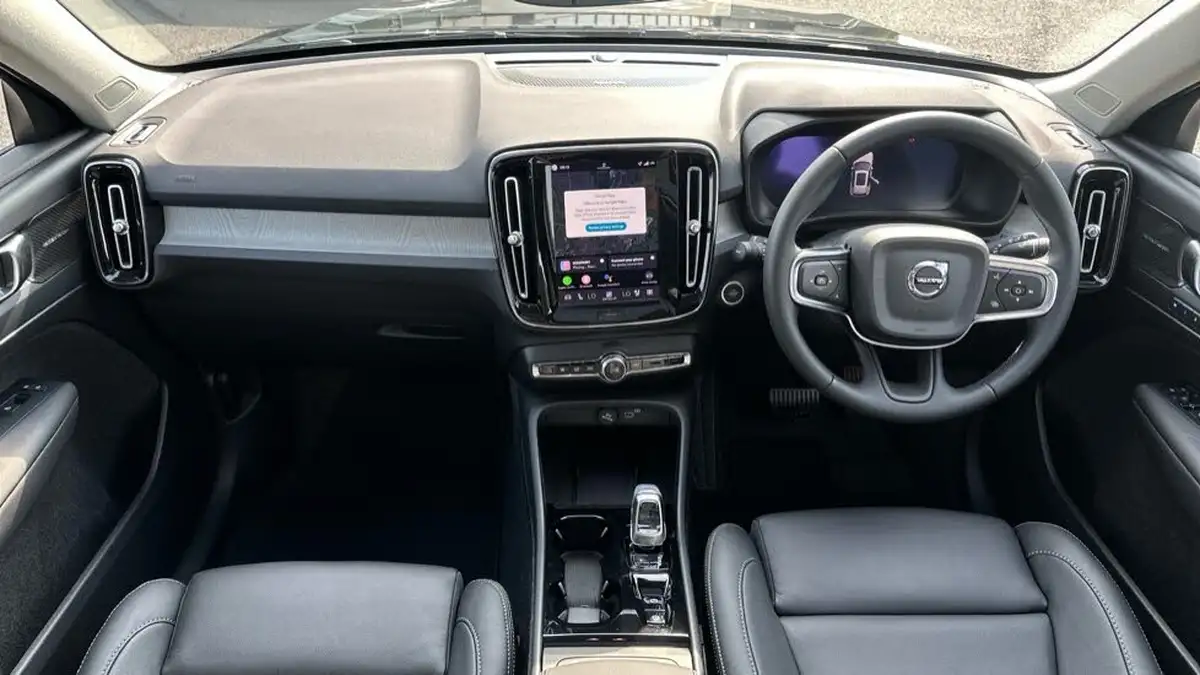 2025-volvo-xc40-20-b4-ultra-dark-big-4