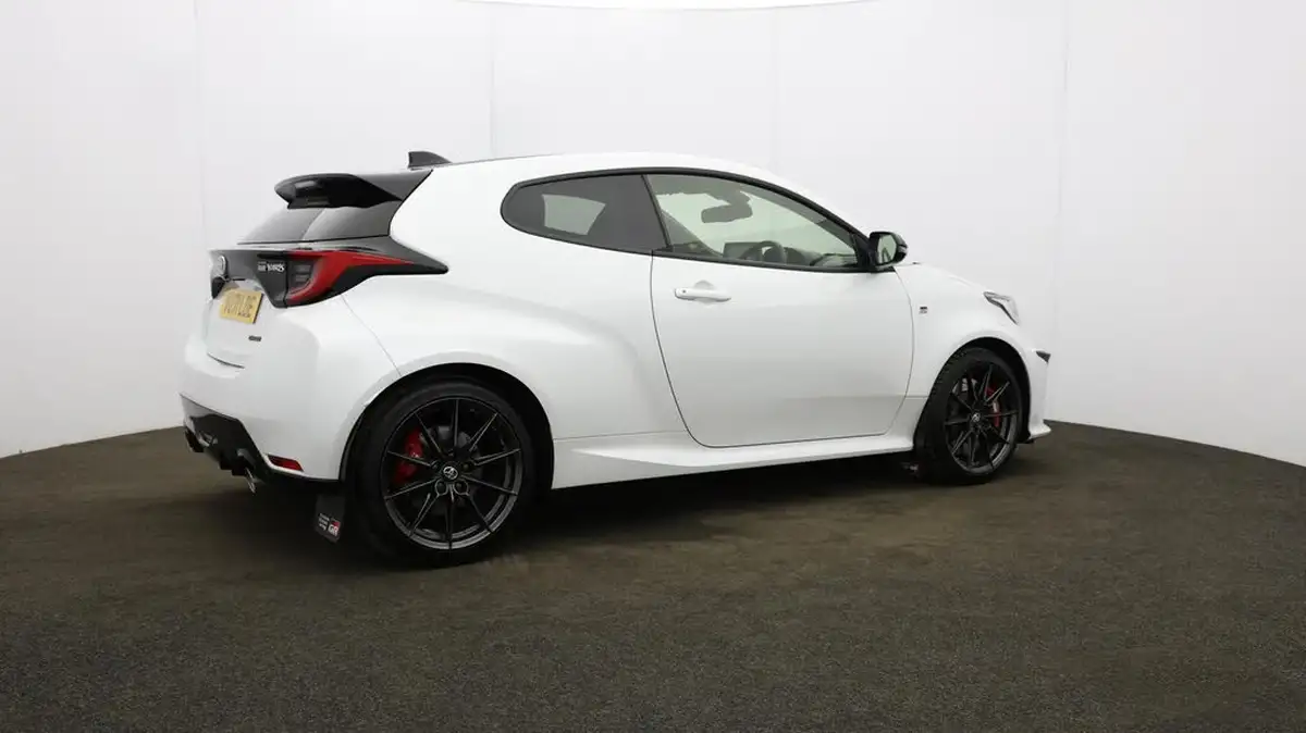 2021-toyota-yaris-16-gr-circuit-pack-big-50