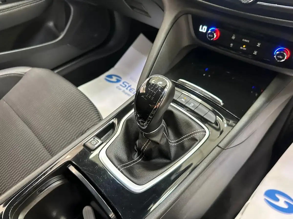 2017-vauxhall-insignia-grand-sport-15-turbo-sri-vx-line-nav-big-12