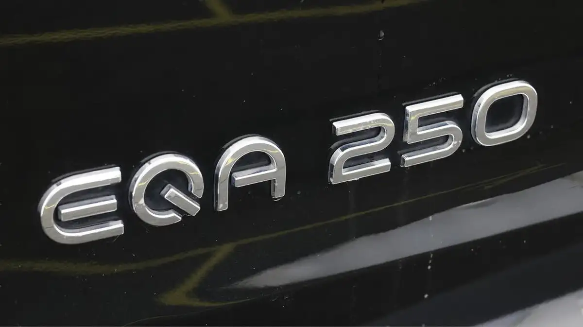 2022-mercedes-benz-eqa-e-eqa-250-amg-line-big-21