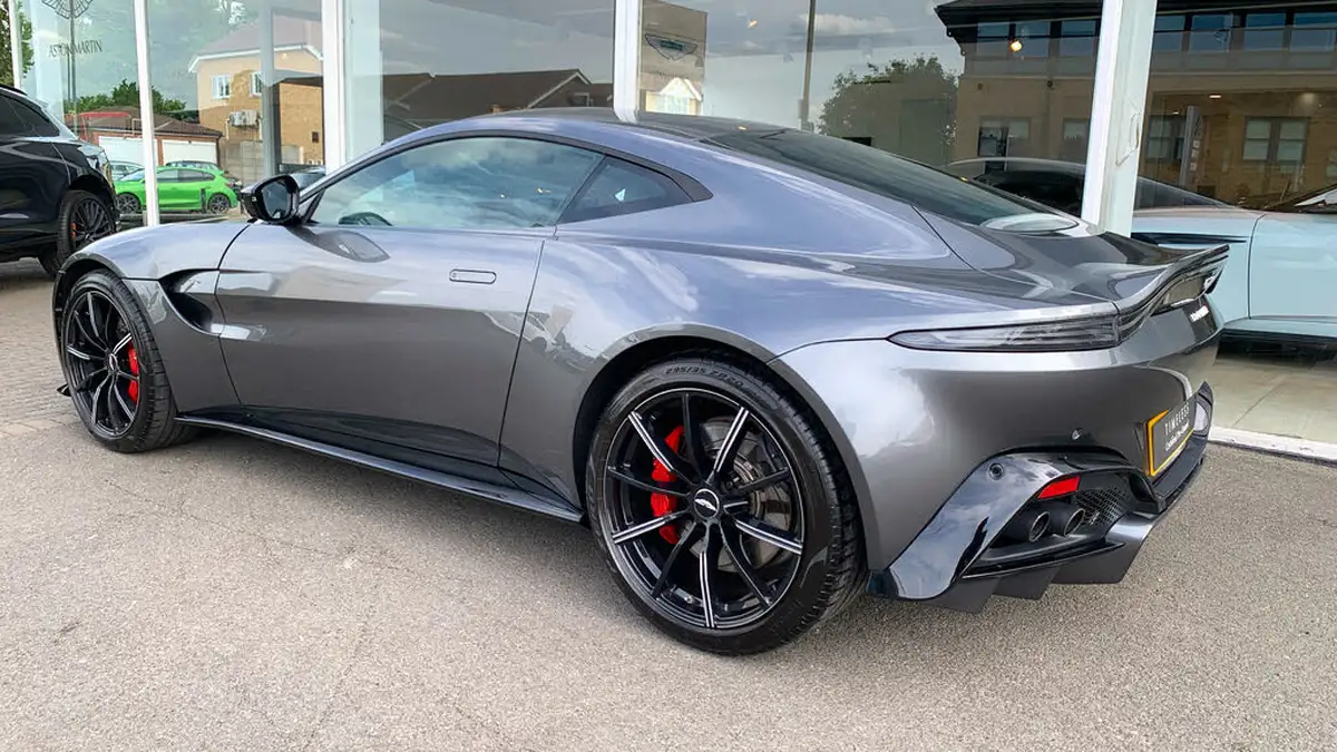 2019-aston-martin-vantage-40-v8-vantage-big-28
