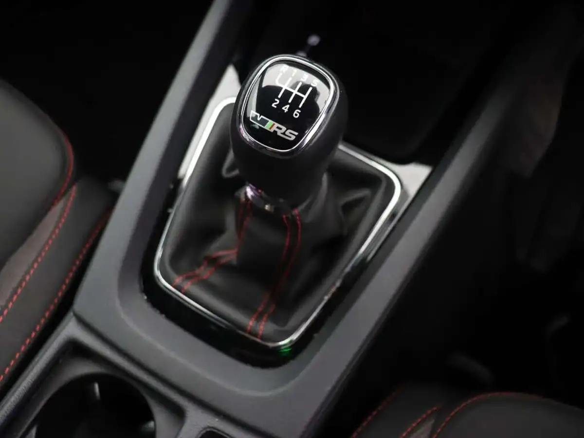 2023-skoda-octavia-20-tsi-vrs-estate-big-35