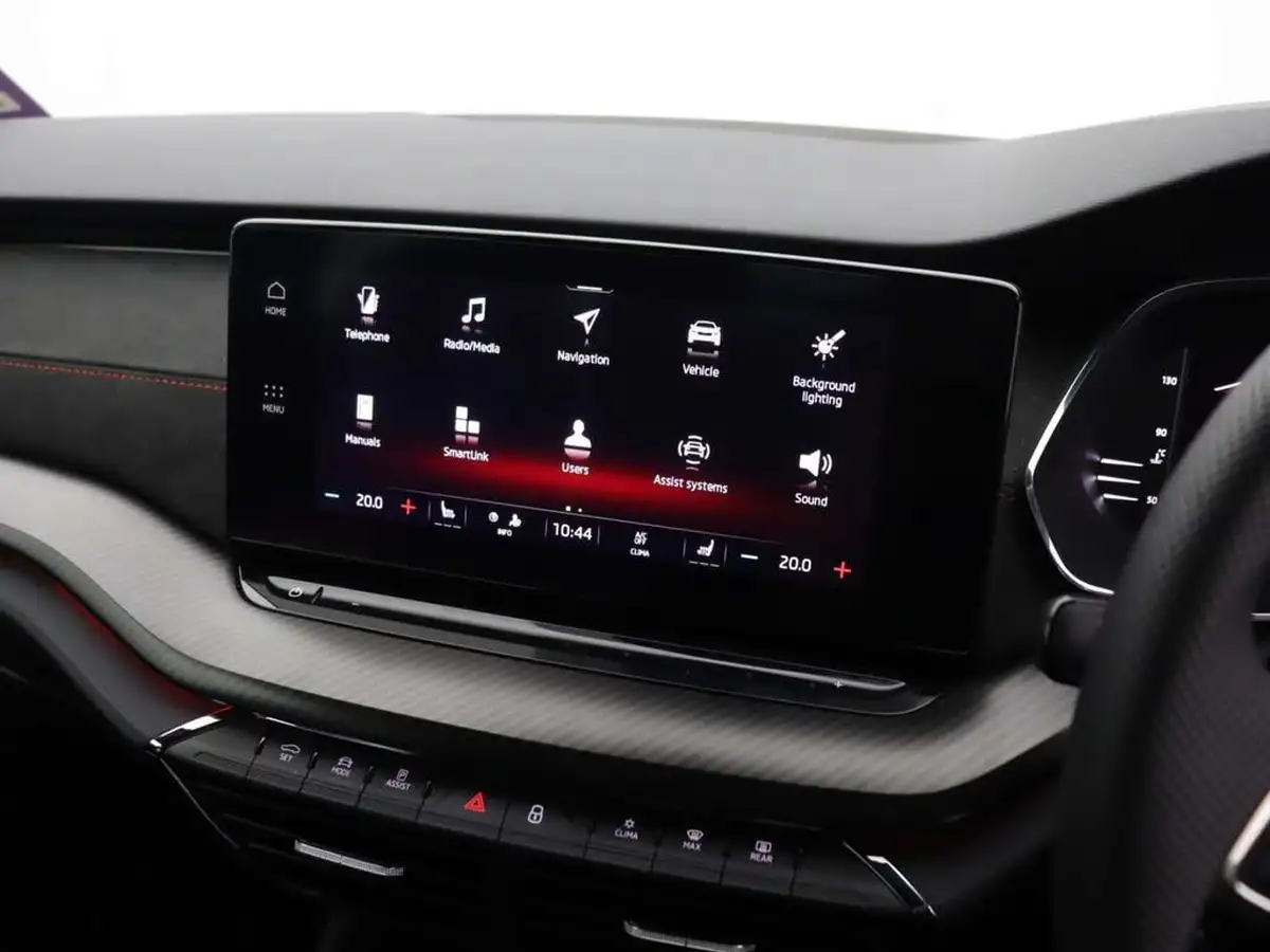 2023-skoda-octavia-20-tsi-vrs-estate-big-31