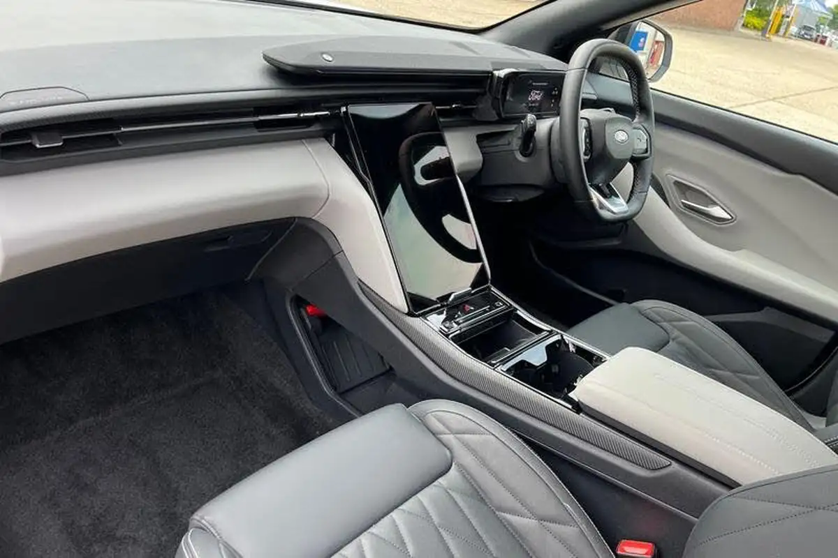 2024-ford-explorer-e-premium-286ps-77kwh-big-17