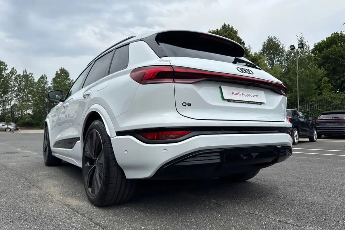 2025-audi-q6-e-tron-e-edition-1-326ps-performance-suv-auto-big-40