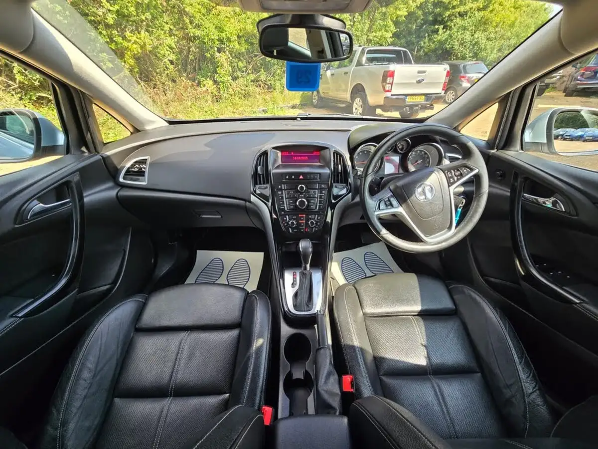 2014-vauxhall-astra-16-elite-sport-tourer-auto-big-9