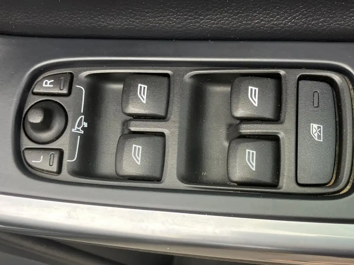 2015-volvo-xc60-24td-d5-se-lux-215bhp-geartronic-big-23