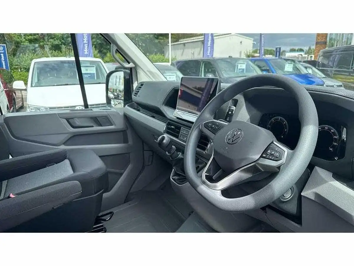 2025-volkswagen-crafter-20tdi-cr35-mwb-commerce-140pseu6d-panel-van-big-5