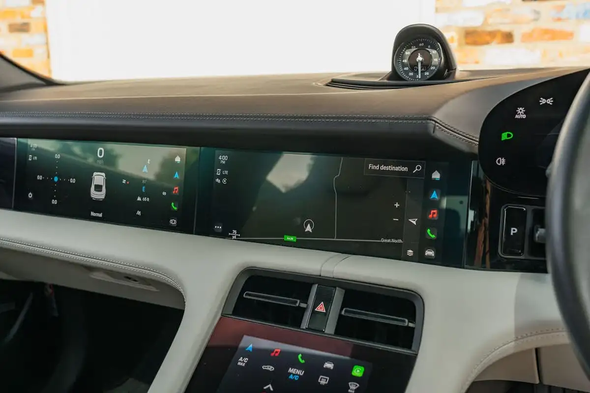 2021-porsche-taycan-e-base-476ps-performance-battery-plus-big-52