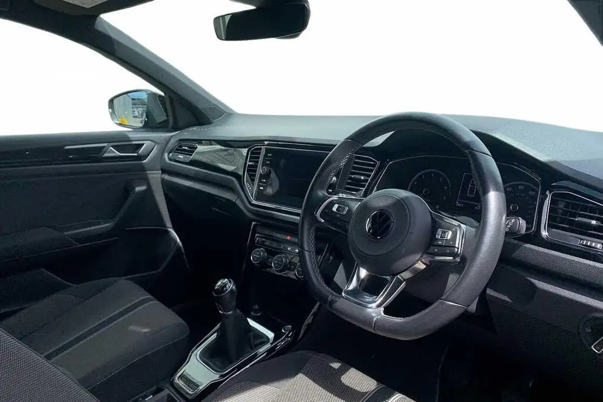 2021-volkswagen-t-roc-15-tsi-black-edition-big-5