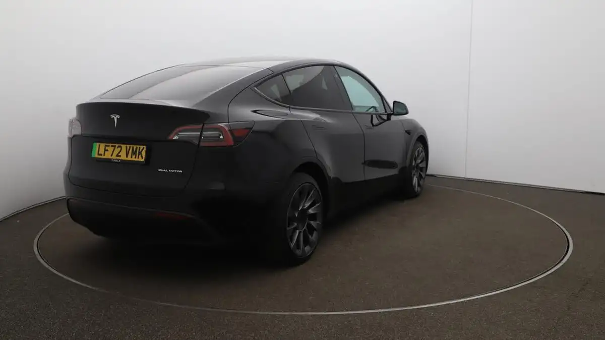 2022-tesla-model-y-e-long-range-big-55