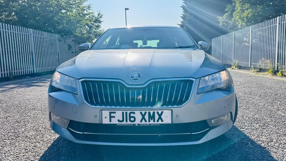 2016-skoda-superb-20tdi-se-business-hatchback-dsg-big-1