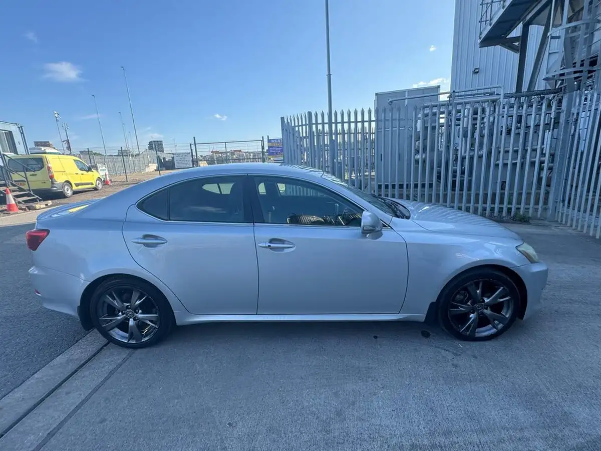 2009-lexus-is-250-25-se-l-saloon-4d-auto-big-6