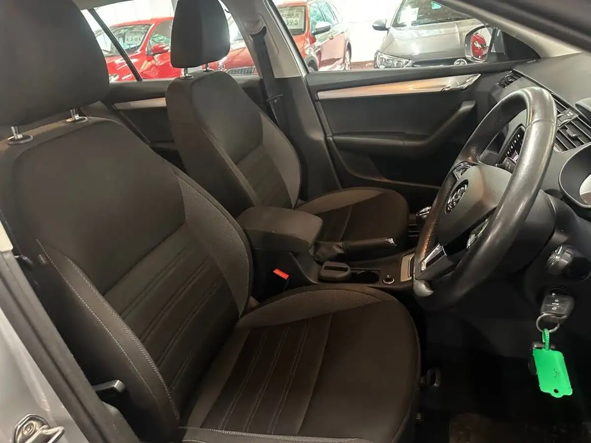 2020-skoda-octavia-16tdi-se-technology-estate-big-29