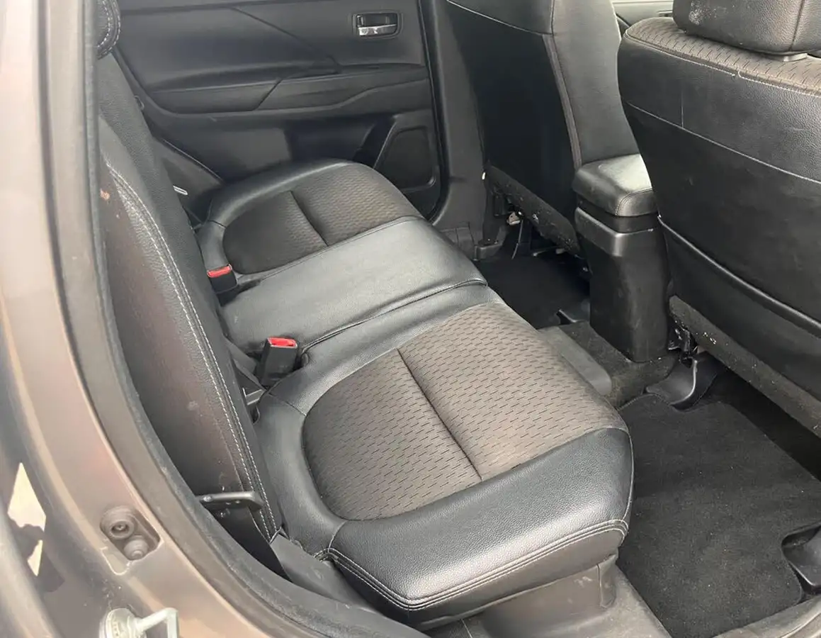 2015-mitsubishi-outlander-20-gx3h-phev-5st-big-10