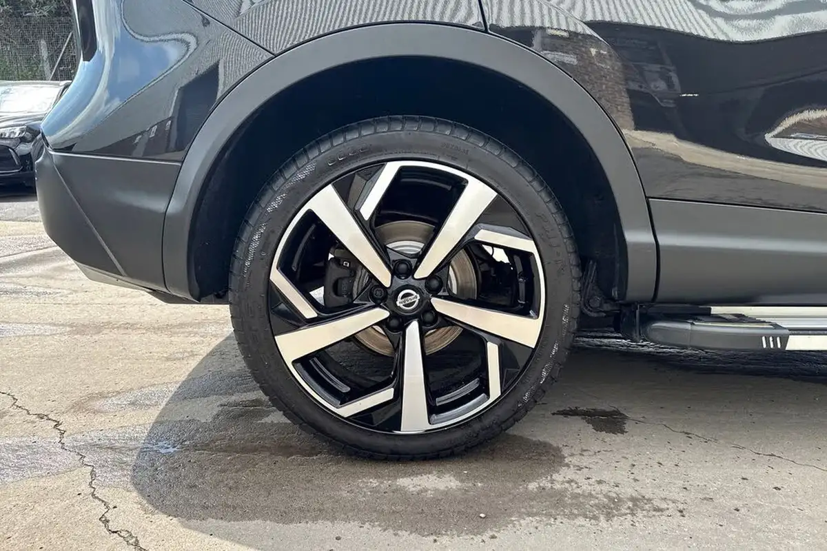 2019-nissan-qashqai-15dci-tekna-19in-alloysglass-roof-pack-dct-big-17