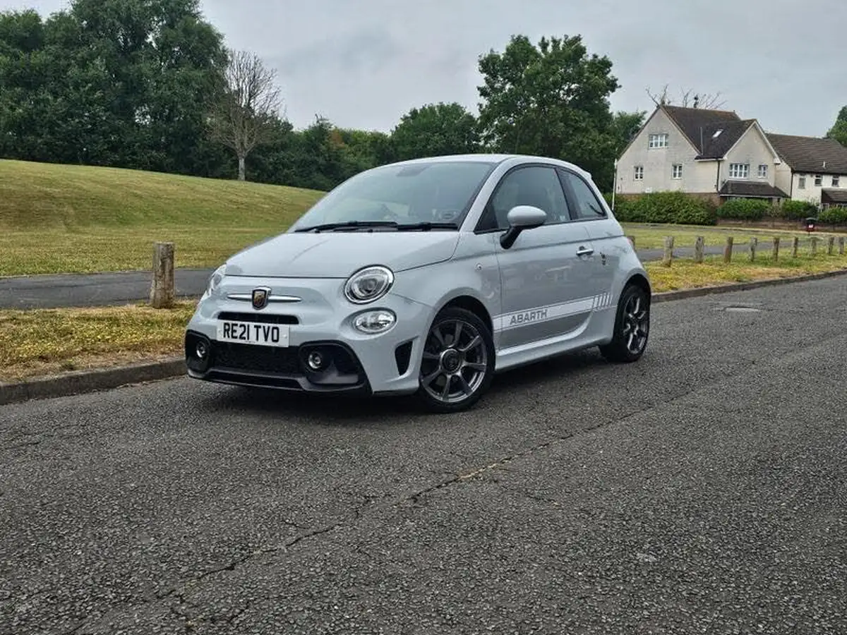 2021-abarth-595-14-tjet-big-0