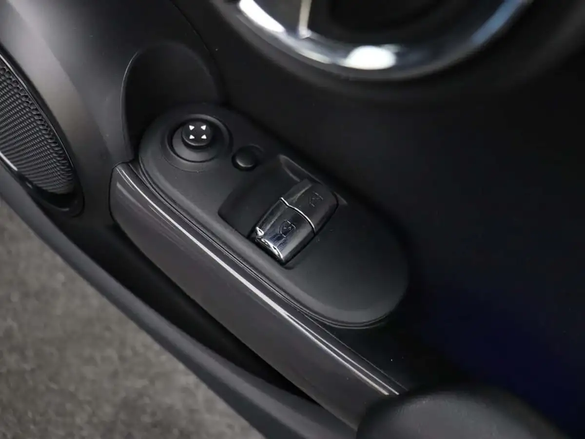 2019-mini-cooper-15-cooper-classic-hatchback-3d-big-22