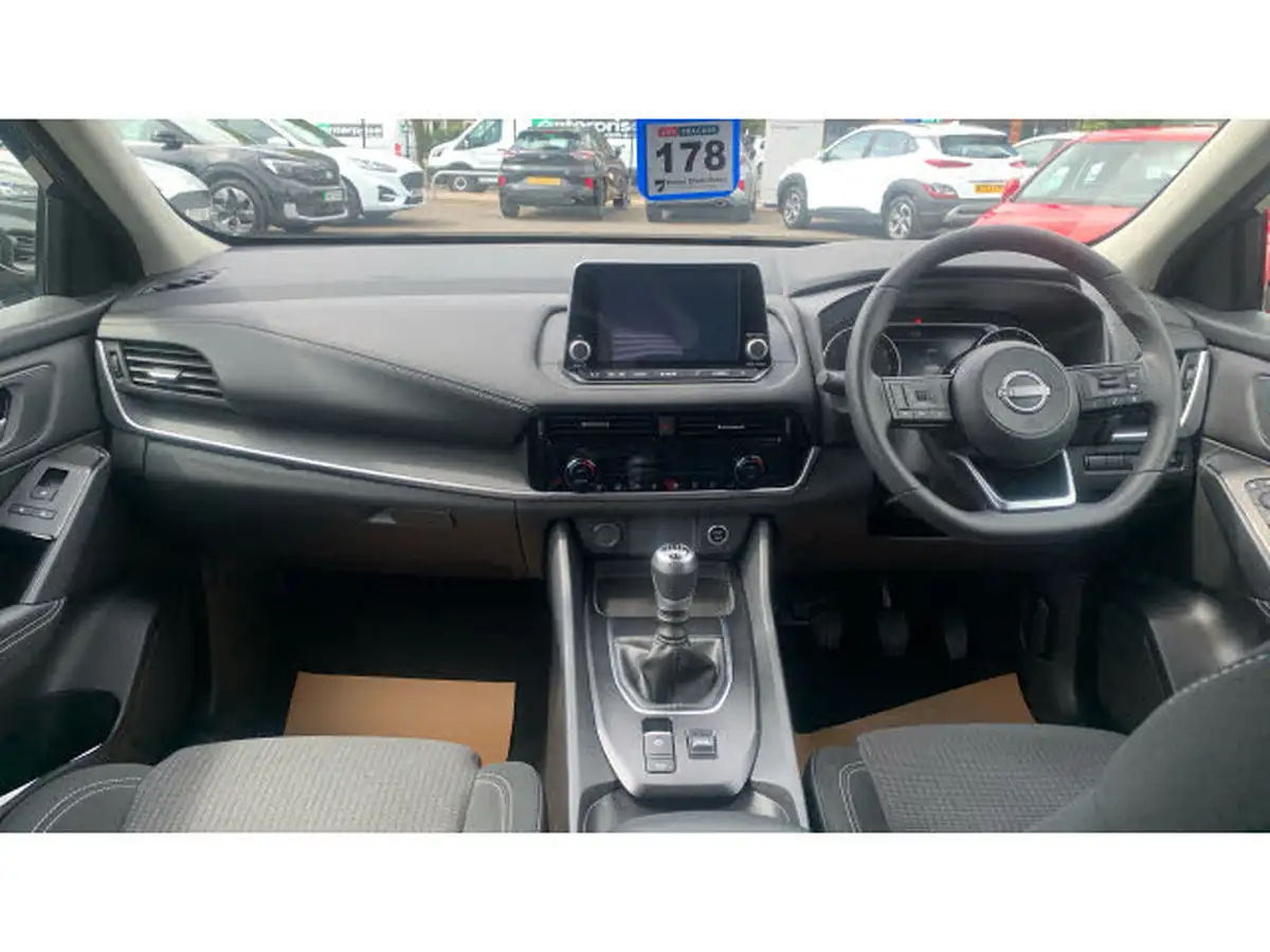 2023-nissan-qashqai-13-dig-t-acenta-premium-140ps-big-9