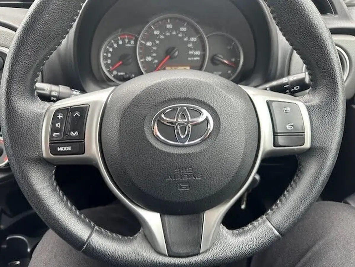 2013-toyota-yaris-133-tr-vvt-i-5d-big-12