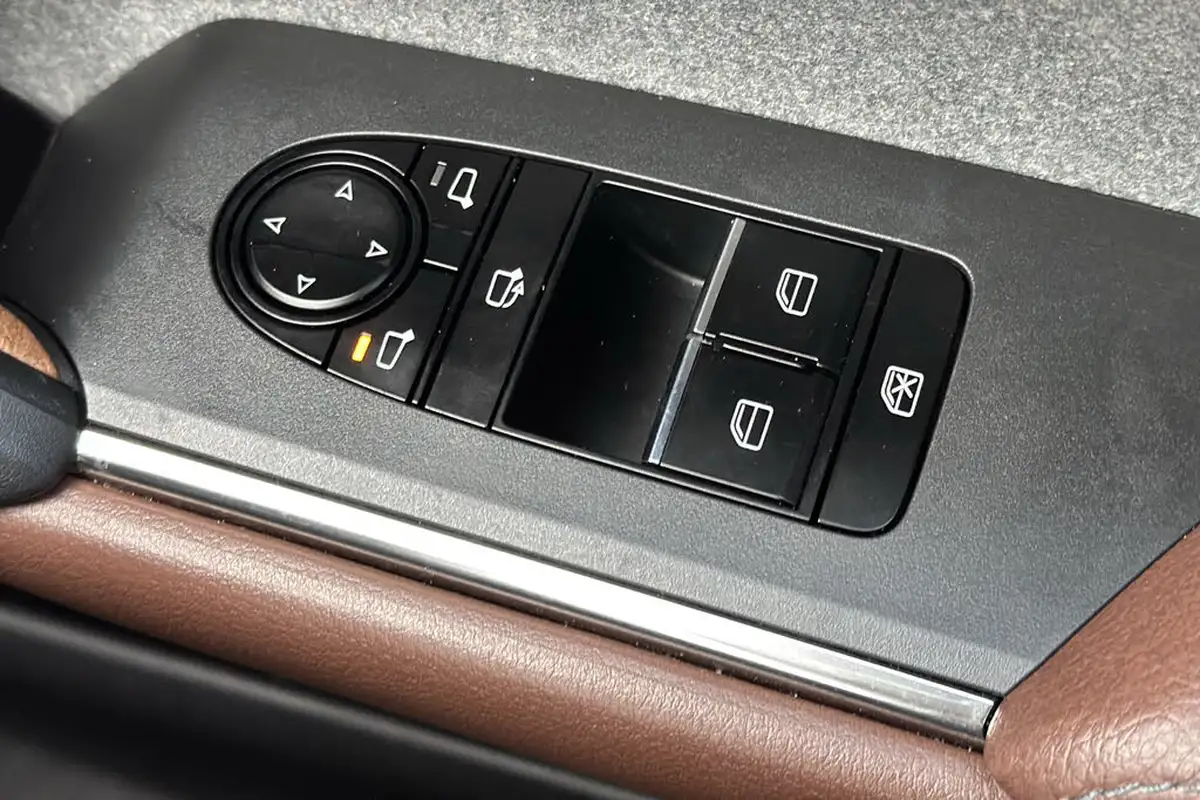 2023-mazda-mx-30-e-makoto-170ps-dark-grey-cloth-w-black-leatherette-830cc-big-34