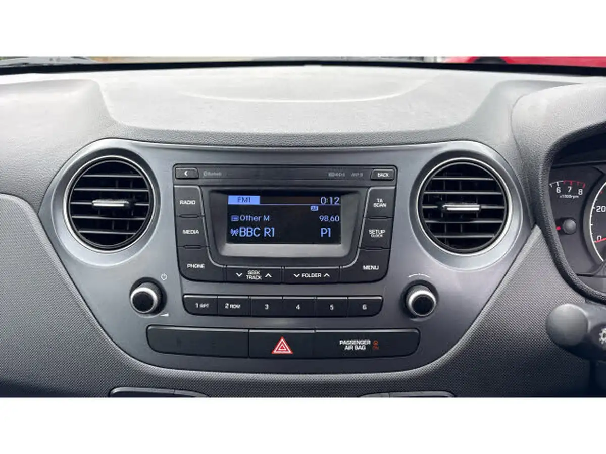 2017-hyundai-i10-10-se-big-11
