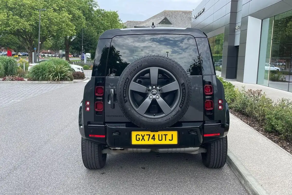 2024-land-rover-90-defender-30-d350-x-dynamic-hse-big-13