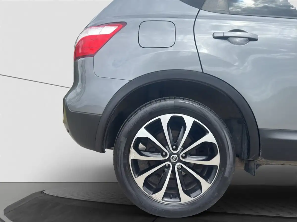2011-nissan-qashqai-20td-n-tec-4wd-big-22