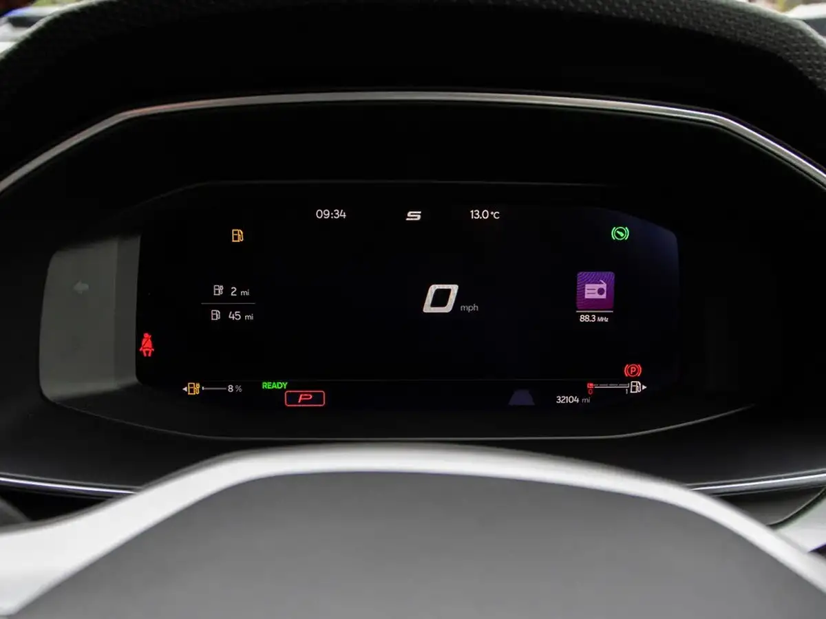 2020-seat-leon-14-e-hybrid-fr-hatchback-big-14
