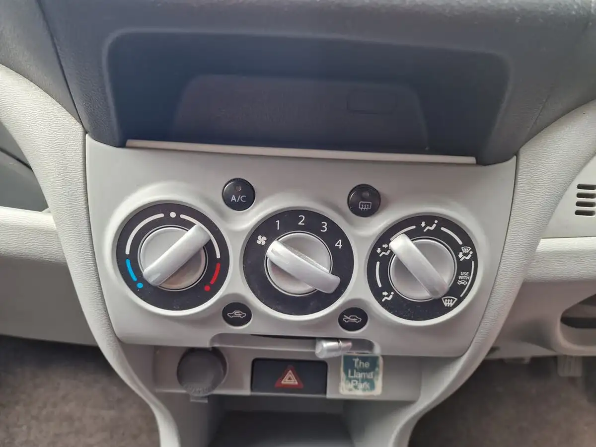 2009-suzuki-alto-10-sz3-big-17