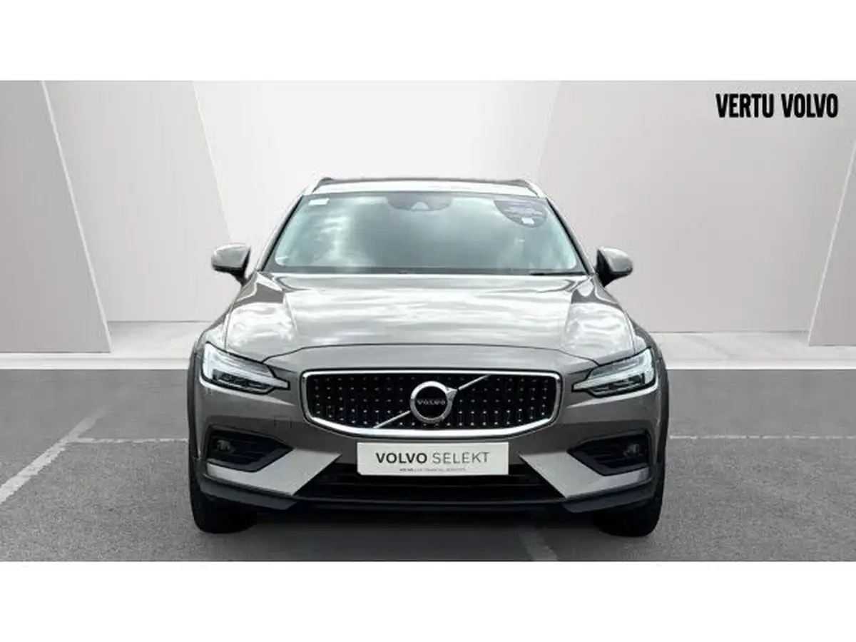2019-volvo-v60-20td-d4-cross-country-big-11