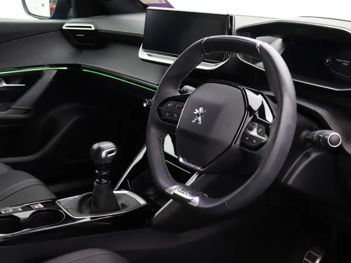 2022-peugeot-2008-suv-12-puretech-gt-big-18