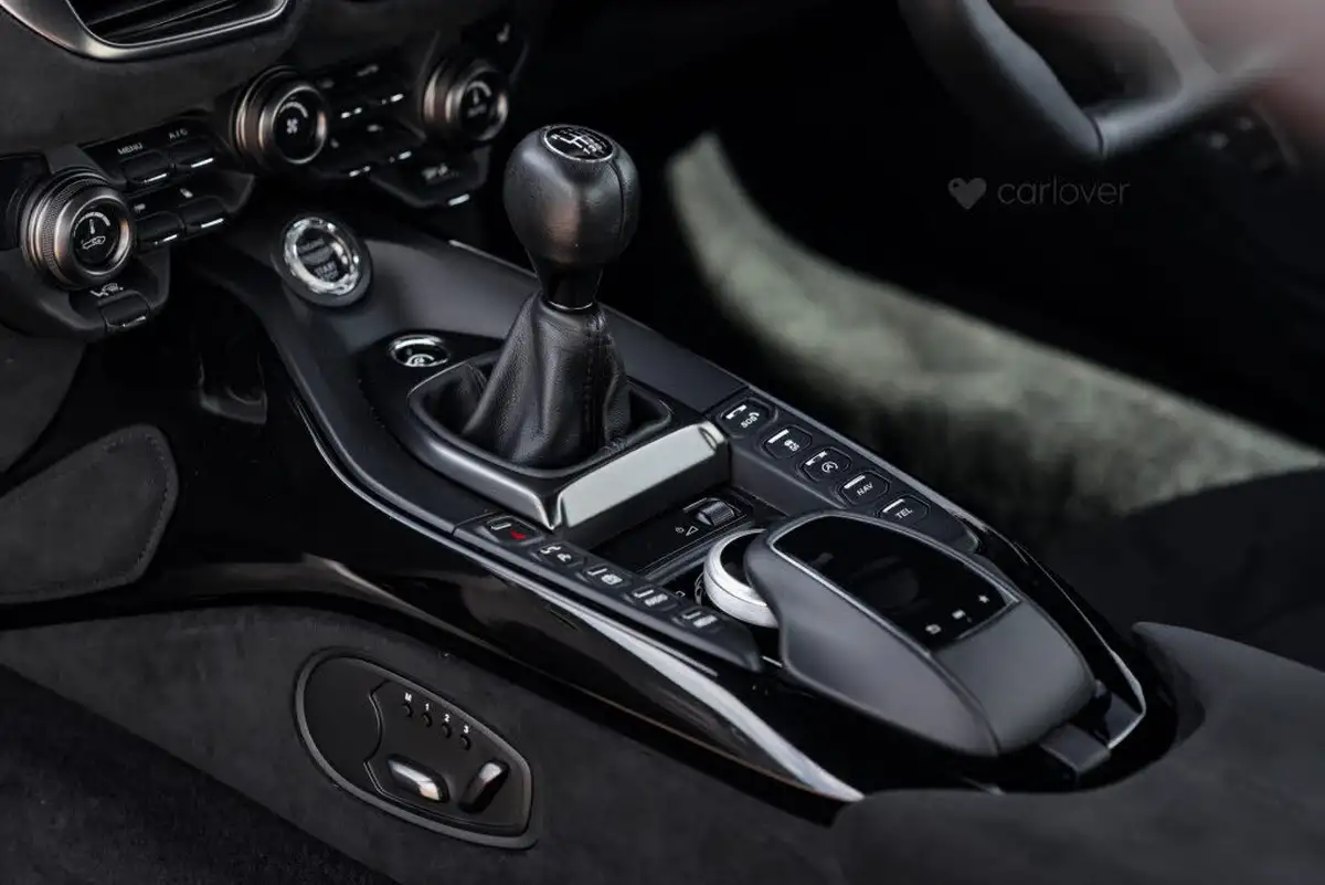 2021-aston-martin-vantage-40-v8-vantage-coupe-big-59
