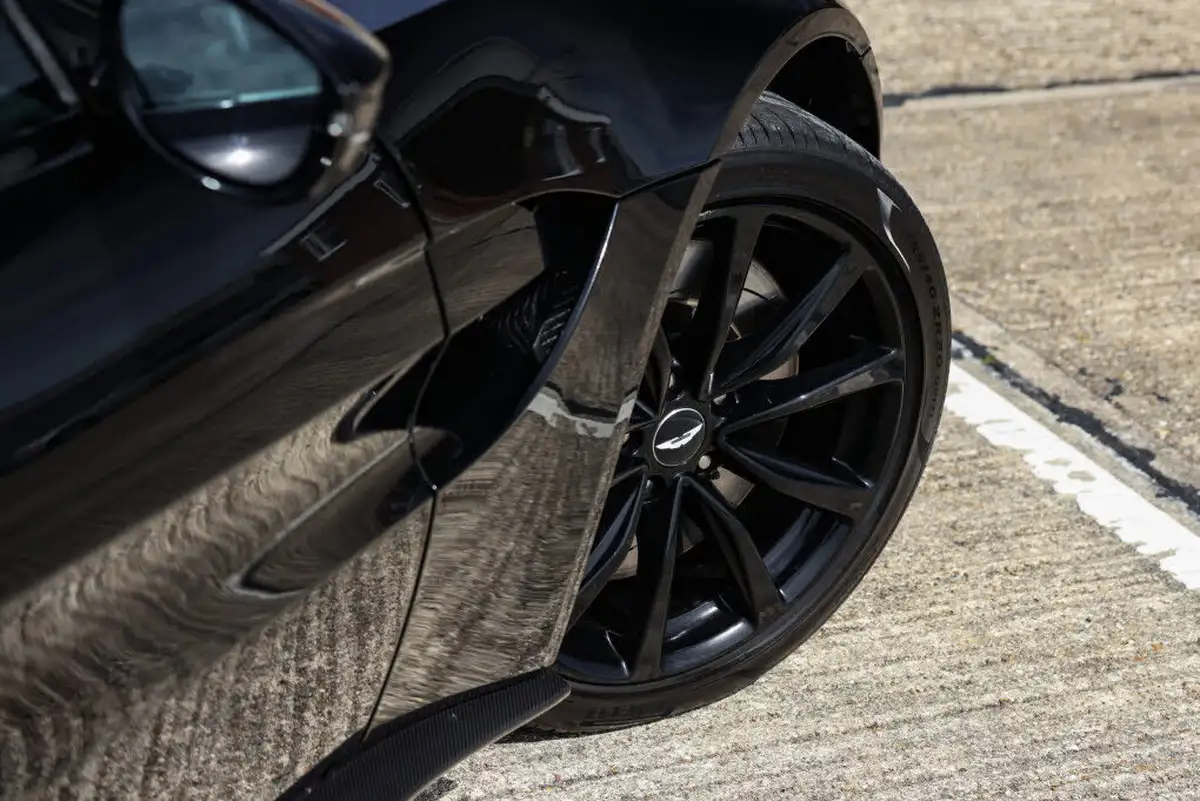 2021-aston-martin-vantage-40-v8-vantage-coupe-big-35
