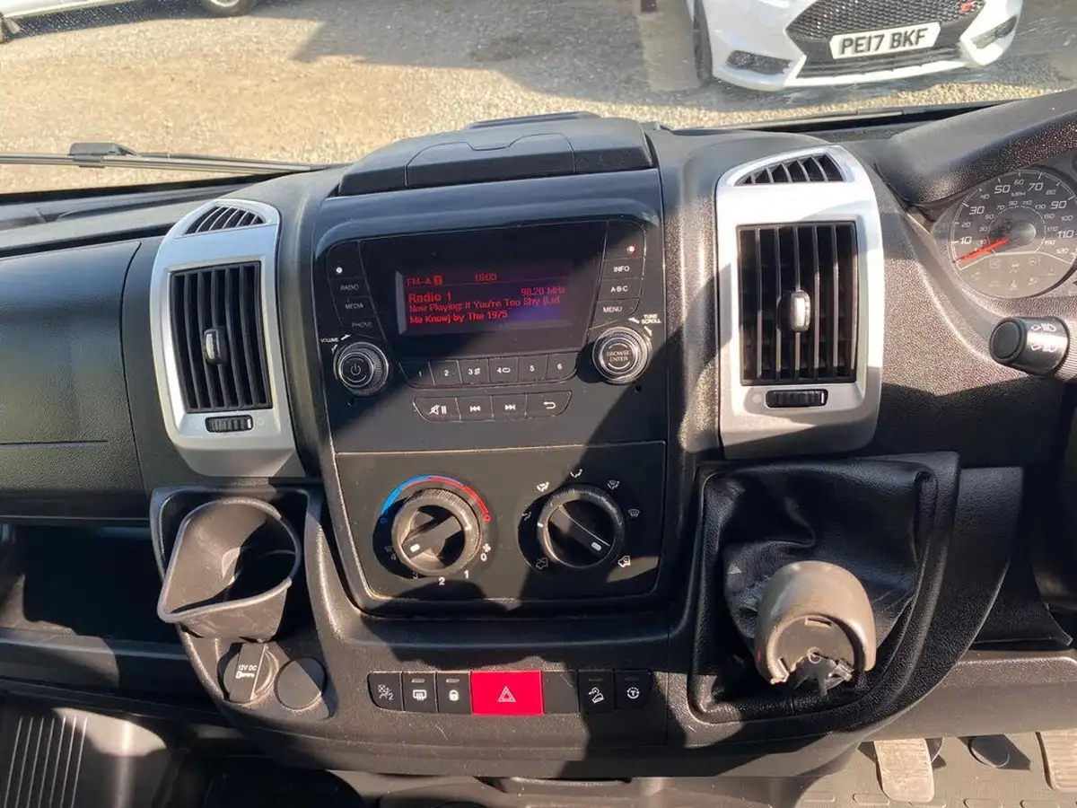 2017-fiat-ducato-20td-35-lh2-panel-big-42