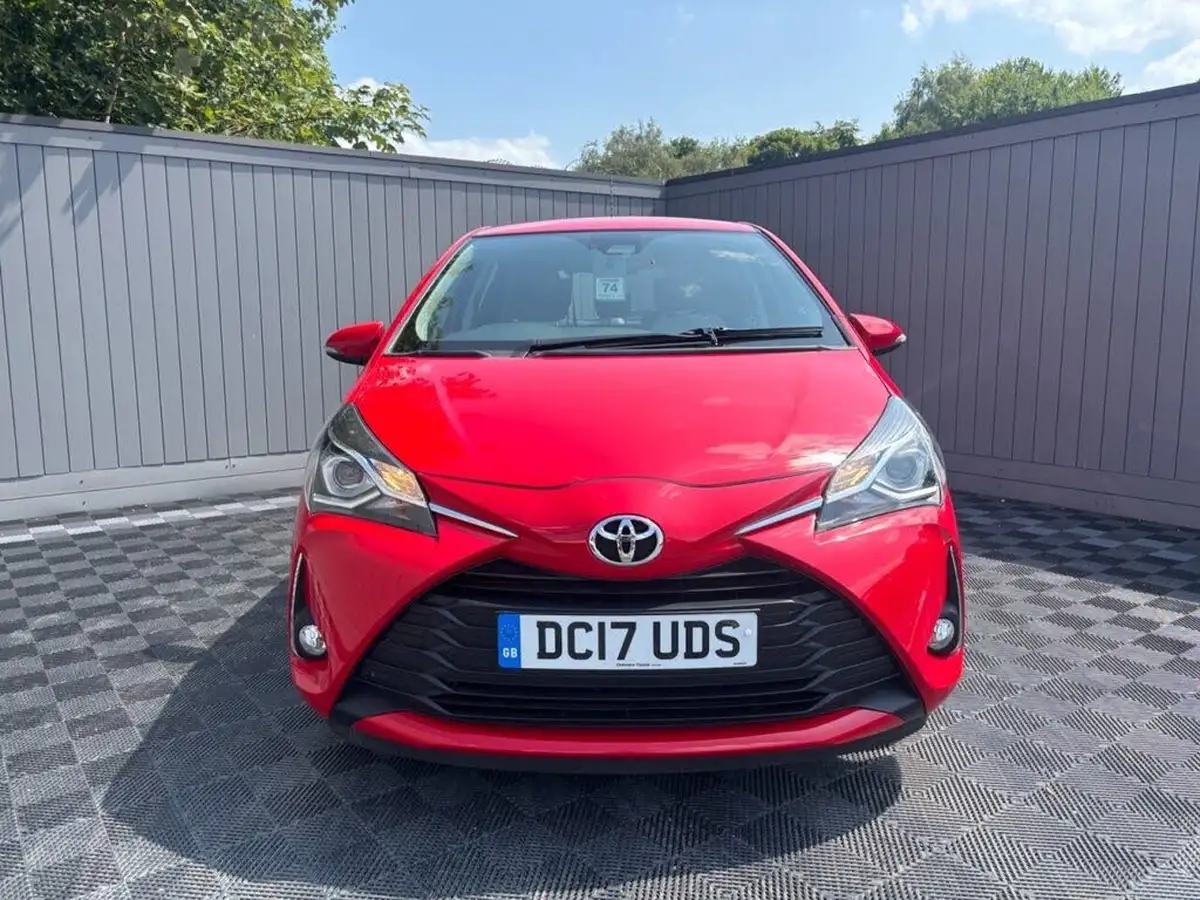 2017-toyota-yaris-15-vvt-i-icon-navi-big-7