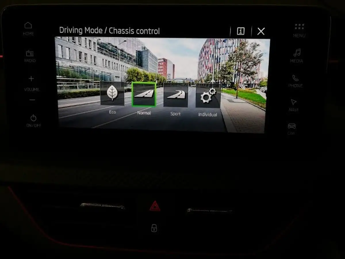 2024-skoda-kamiq-10-tsi-monte-carlo-116ps-big-17